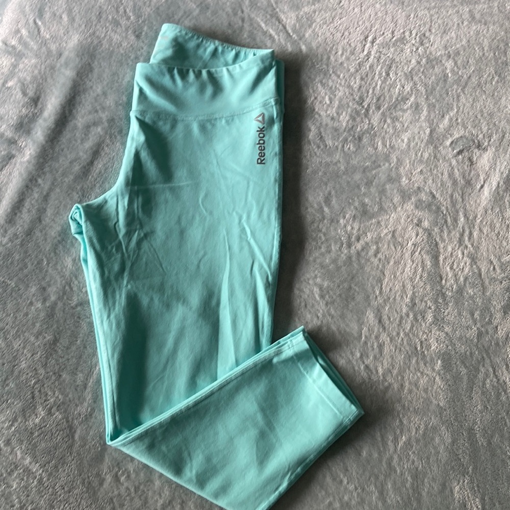 Reebok Playdry capri length leggings